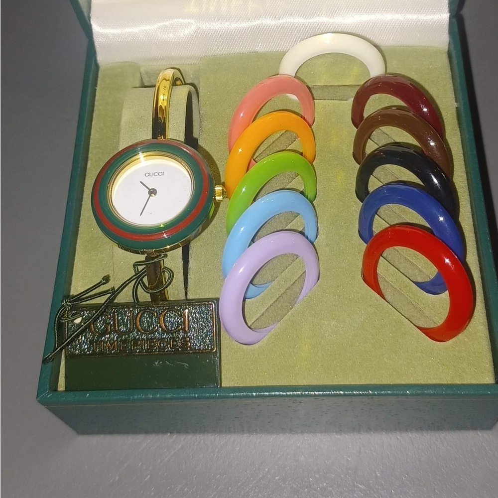 GUCCI VINTAGE BEZZLE BANGLE WATCH